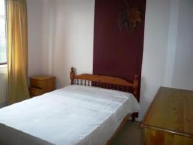 			2 Bedroom, 1 bath, 1 reception Flat			 Hillgrove Road, SWISS COTTAGE